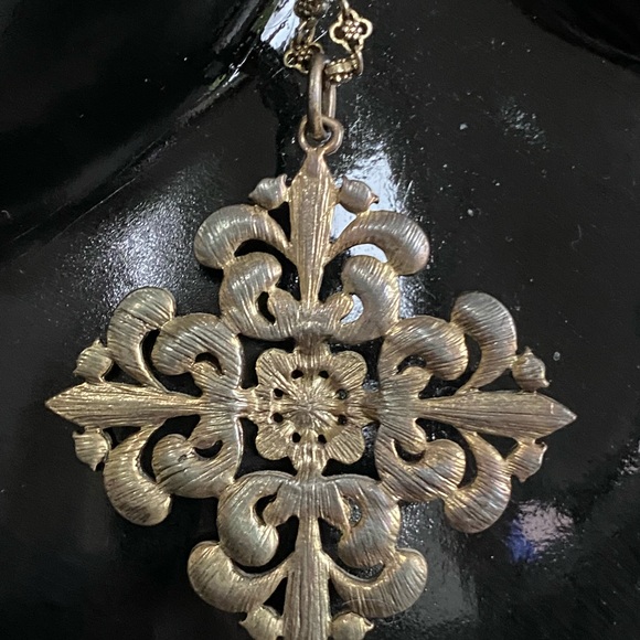 necklace with pink and ruby colored stones. - Picture 5 of 14